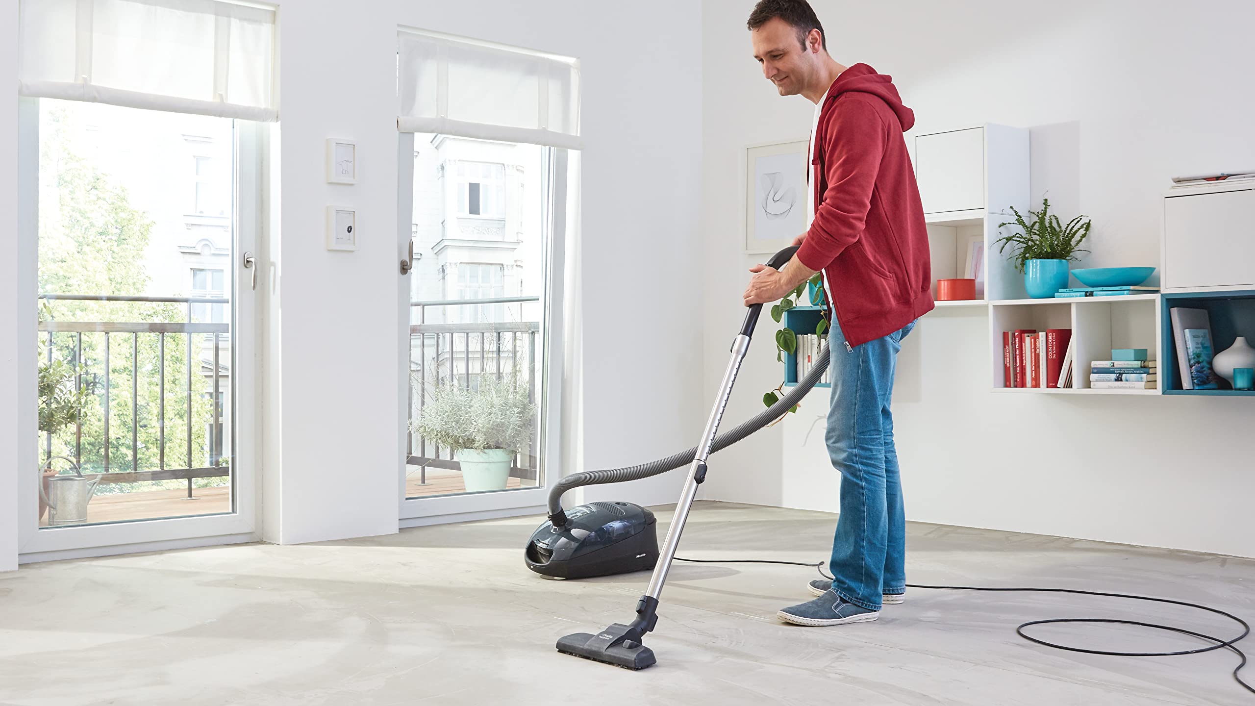 tesa Verlegeband extra stark klebend - Doppelseitiges Klebeband zum Verlegen von Teppich und PVC-Belag - doppelseitig klebend - 10 m x 50 mm 4