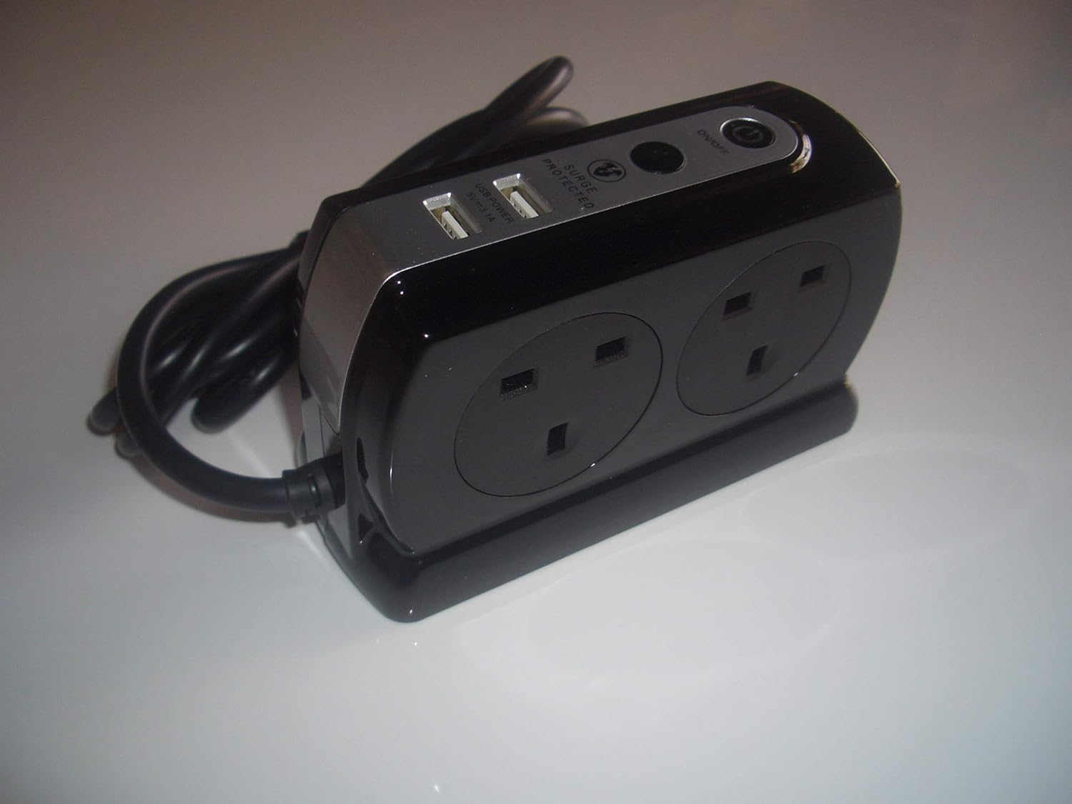 White Masterplug Six Socket Surge Protected Extension Lead with 2 USB