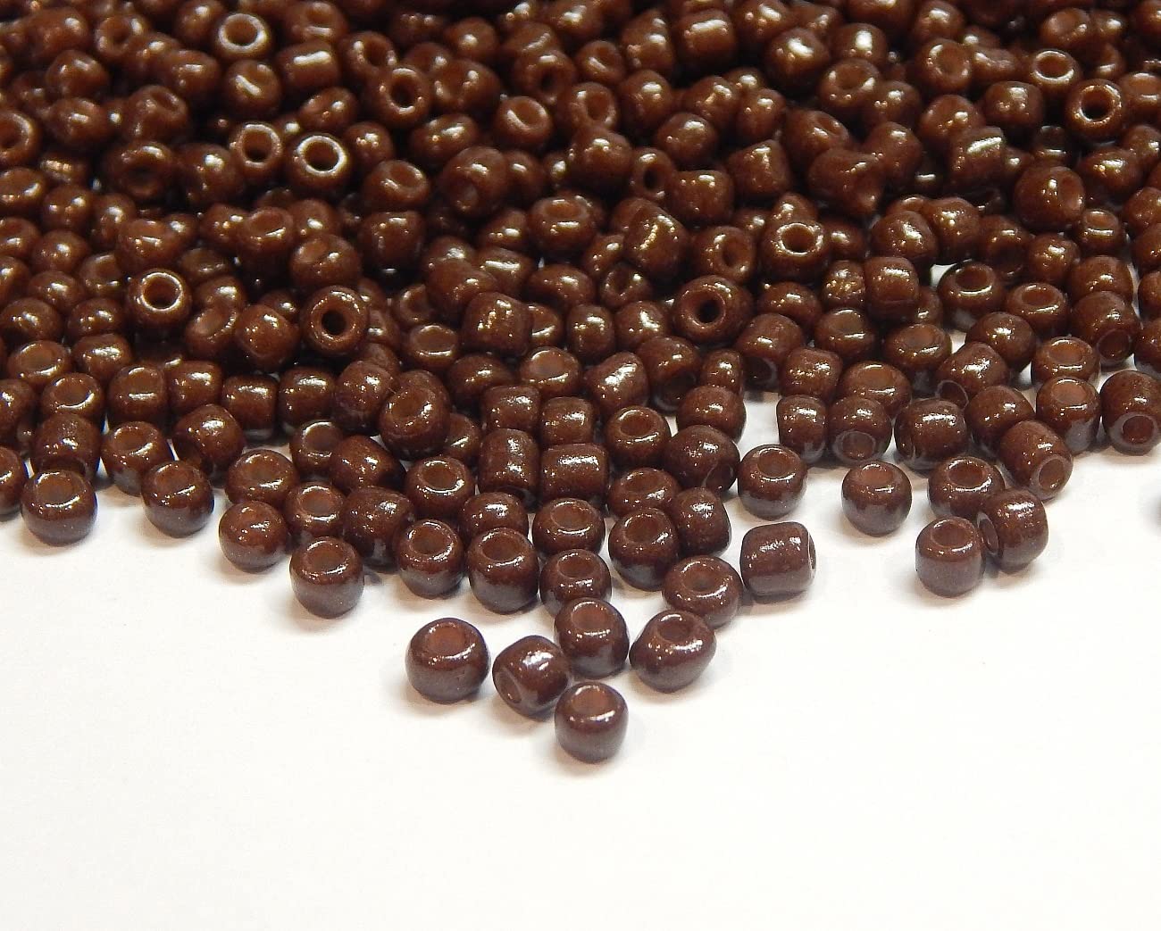 Perlin Seed Beads Glass Native American Beads Seed Beads Pony Beads 3 mm Opaque Matt 8/0 Opaque Lustre 3300 Pieces (Brown)