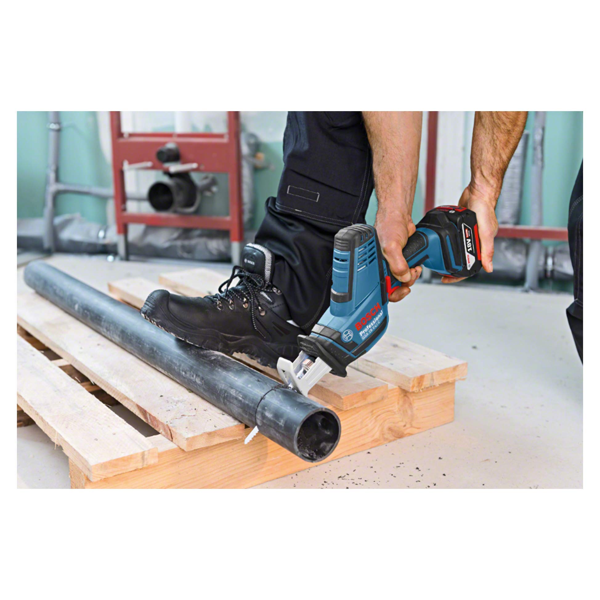 Bosch Professional 18V System Akku Säbelsäge GSA 18 V-LI C (Compact Version, inkl. 3x Säbelsägeblatt, ohne Akku/Ladegerät, L-BOXX) 5