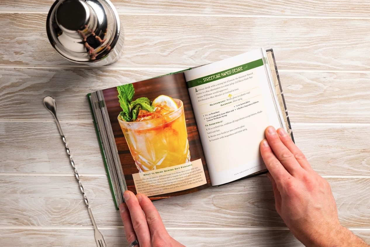 New Orleans Cocktails: An Elegant Collection of Over 100 Recipes Inspired by the Big Easy (City Cocktails)
