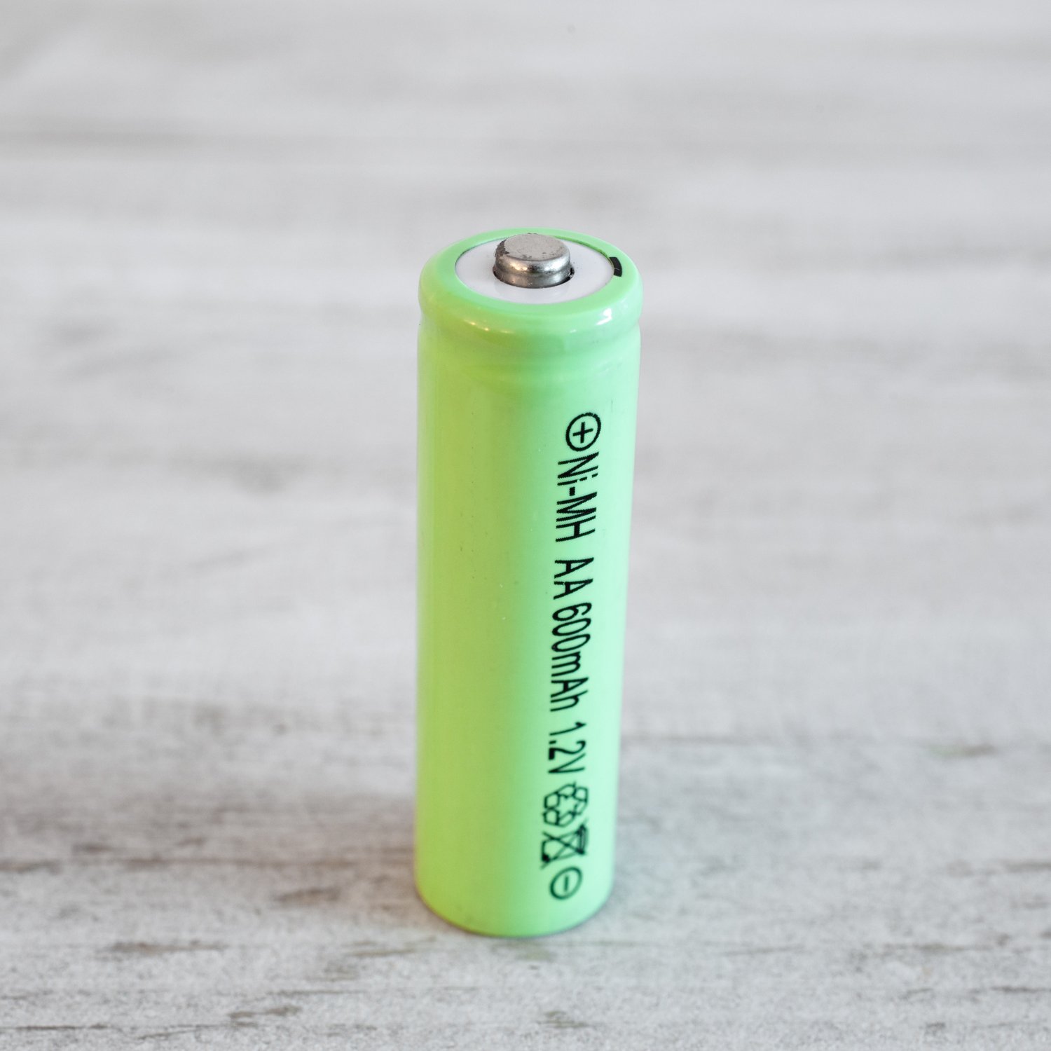 Lot de 5 x Piles Solaires Rechargeables LR6/AA NiMH 600mAh pour Lampes Solaires Amazon.fr Lot de 5 x Piles Solaires Rechargeables LR6/AA NiMH 600mAh pour Lampes Solaires Amazon.fr