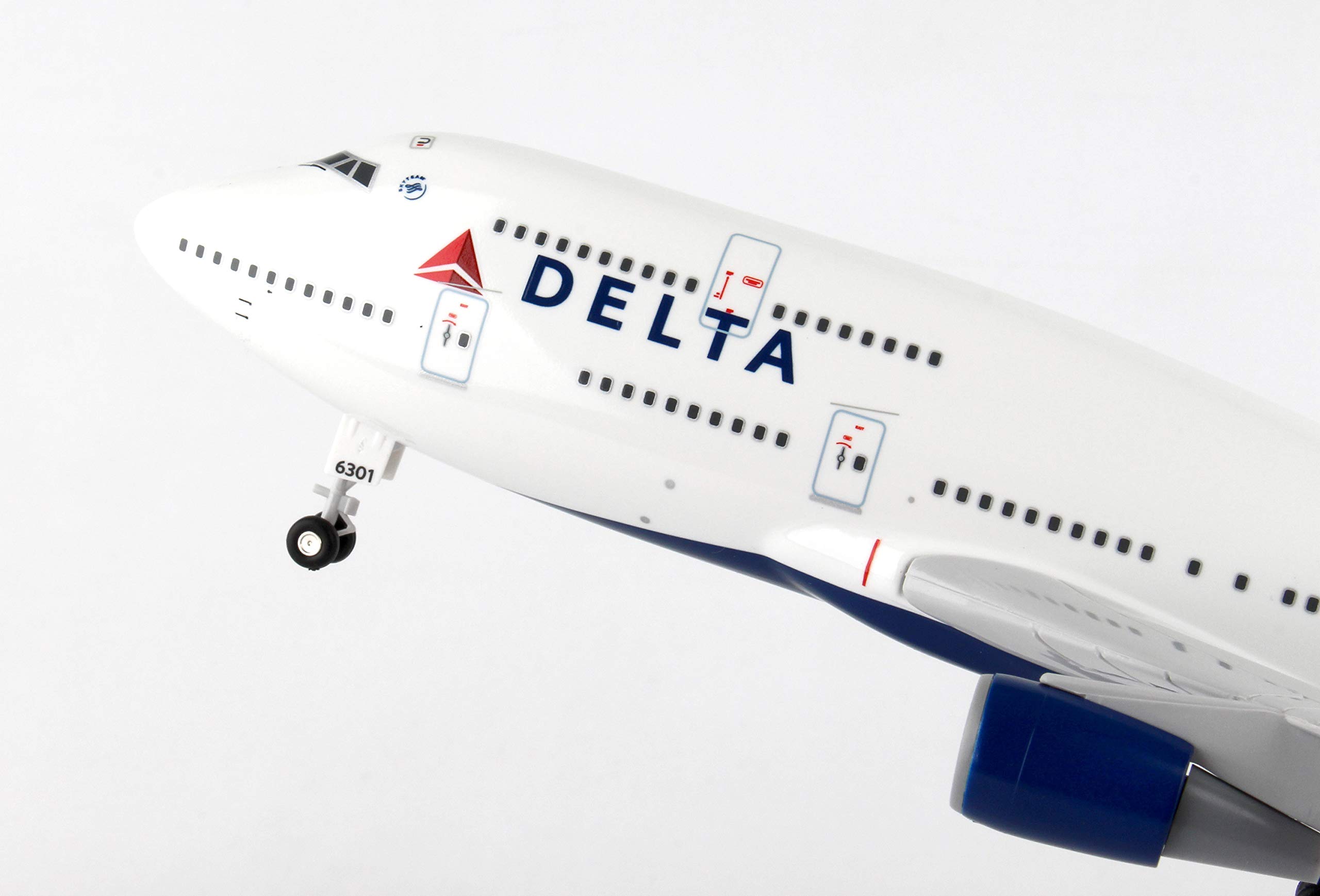 Daron Skymarks Delta 747400 Airplane Model Building Kit with Gear, 1/