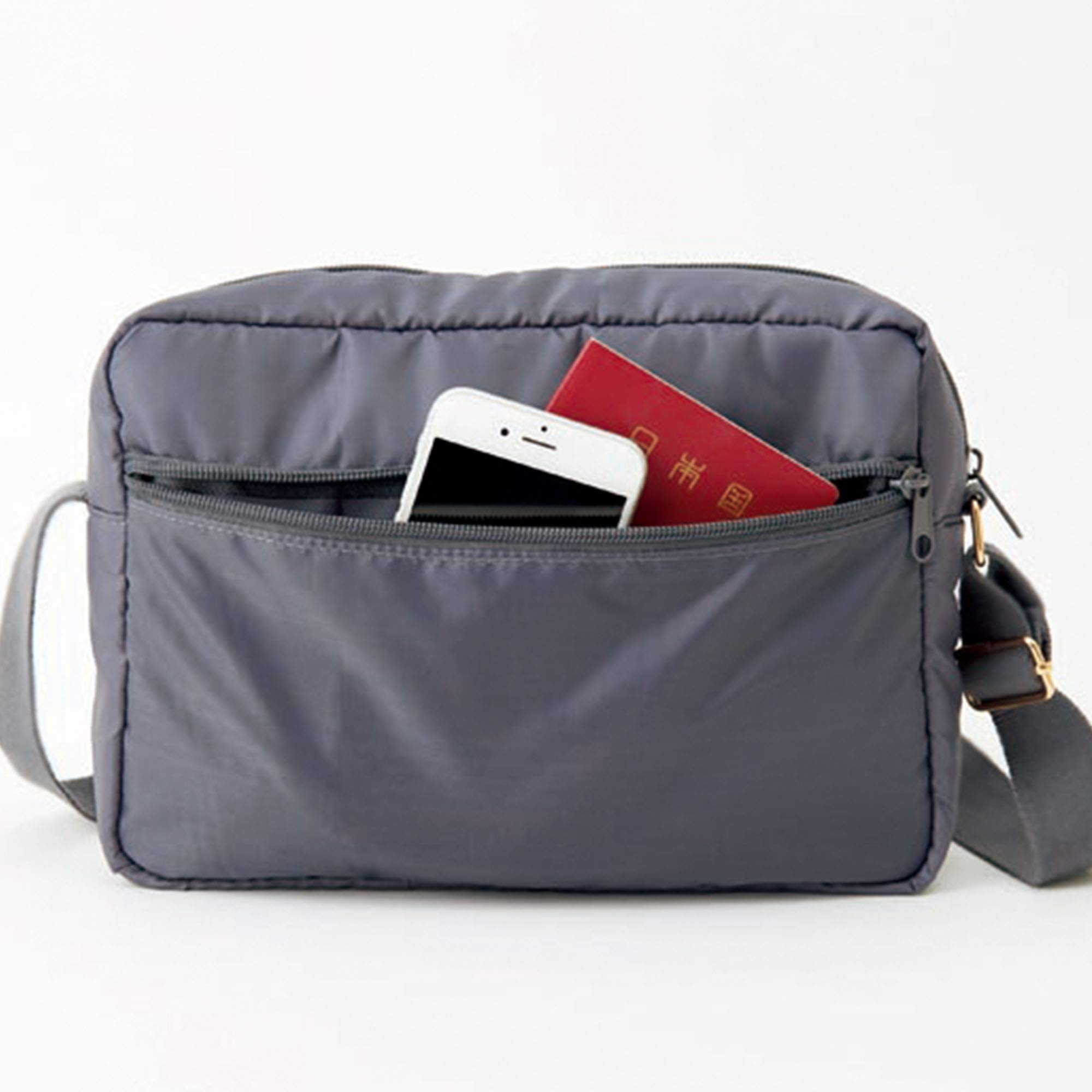 雑誌付録 旅行にもおすすめなロベルタディカメリーノの多機能ショルダーバッグ 