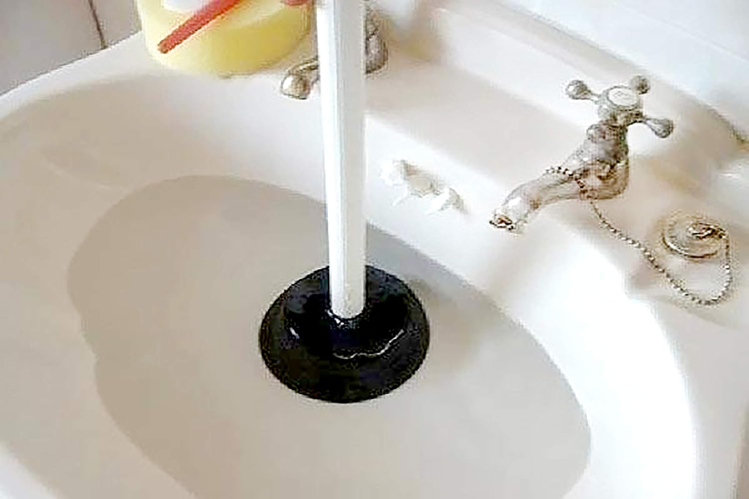 Powerful Sink Plunger & Unblocker 100mm (4 Inch) Sink Drainer with 225mm (9 Inch) Plastic Handle& Rubber Suction - Image 5
