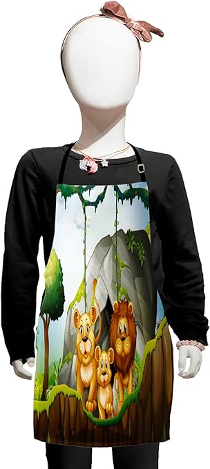 Amazon Lunarable Forest キッズエプロン ジャングルウッドのライオンファミリー キングズー 保育園イラスト 男の子 女の子 エプロン ビブ 調節可能なひも付き 料理 ベーキング ペイントに アプリコット チョコレート ハンターグリーン エプロン オンライン通販