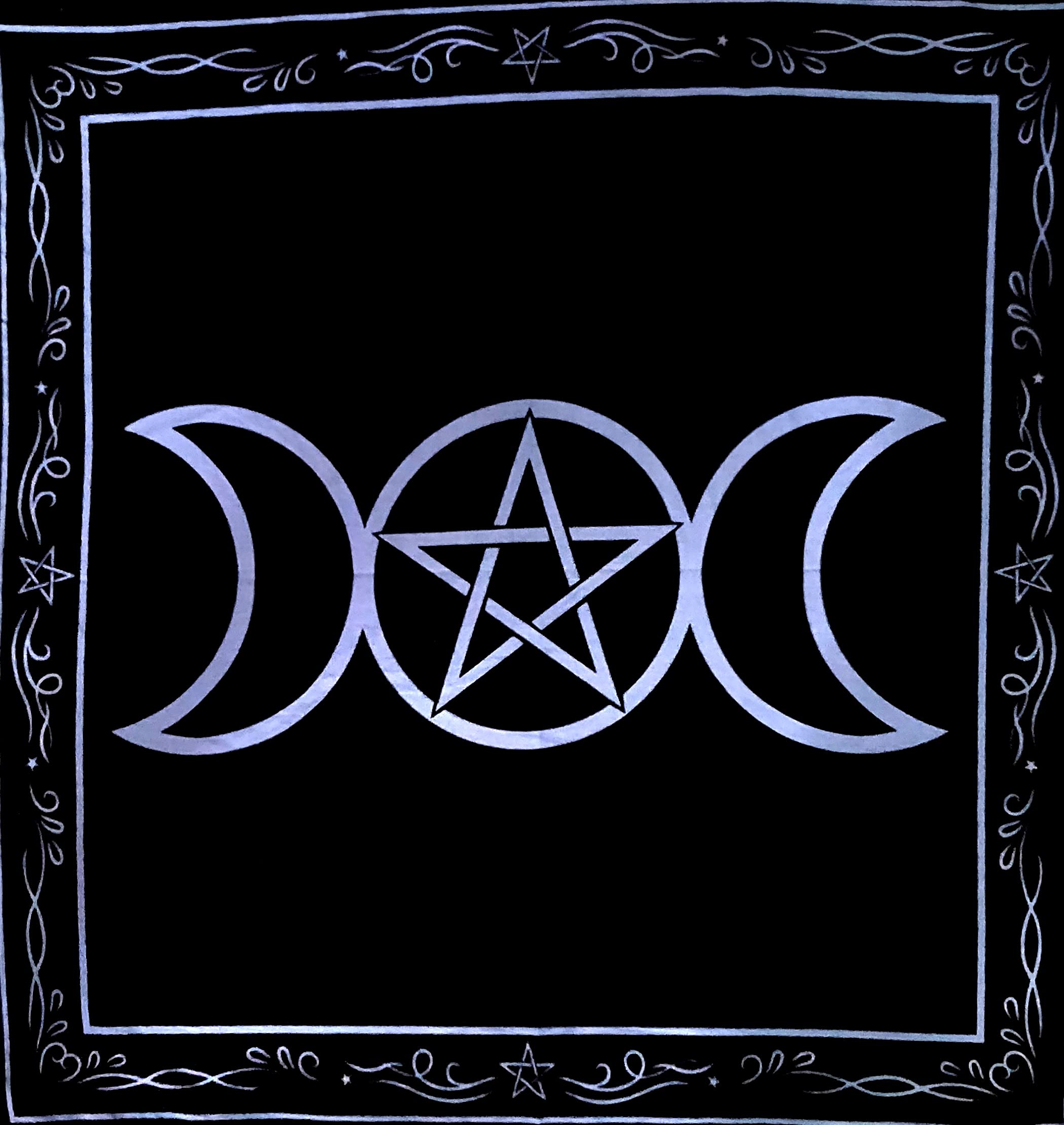 Altar Tarot Cloth: Triple Goddess with Pentagram Cloth Tentacle Pegan Triquetra Flannel Sun Moon Tablecloth Witchcraft Man Cave Room Bar Home Wall Decor (26 x 26 Inches)