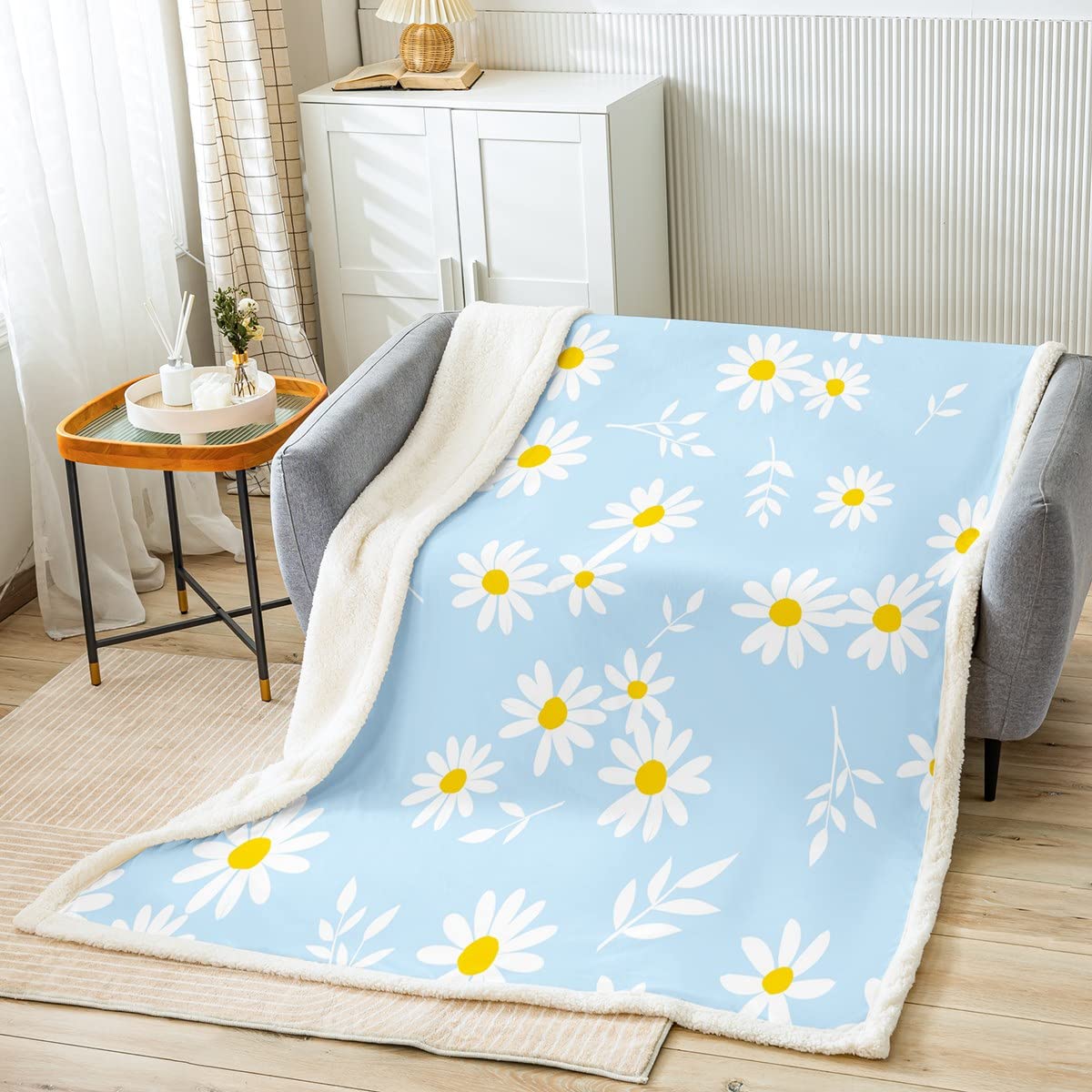 Daisy Throw Blanket White Flower Leaves Bed Blanket for Kids Boy Girls Room Decor, Botanical Garden Artwork Blanket for Couch Sofa, Soft and Breathable Fleece Blanket(60 x 80 Inches)