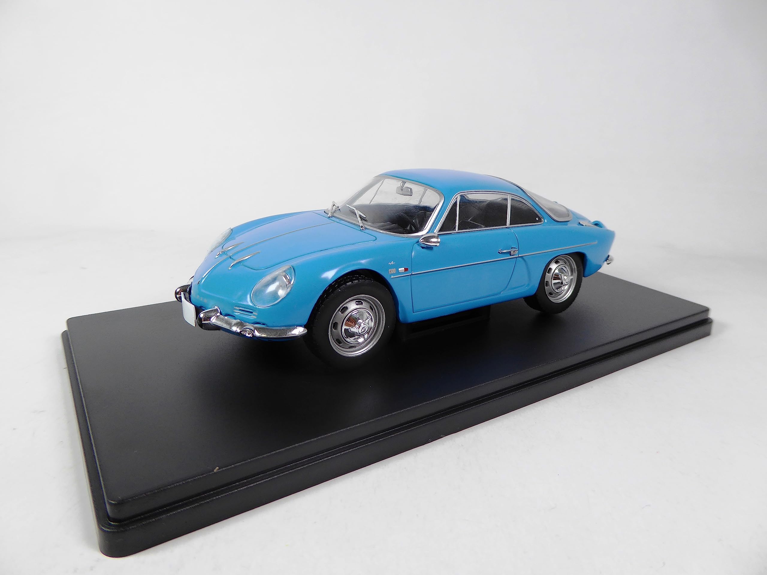 OPO 10 - Miniature car reproduced in 1/24 scale compatible for Renault Dinalpin A110 from 1972 - Alpine - M005