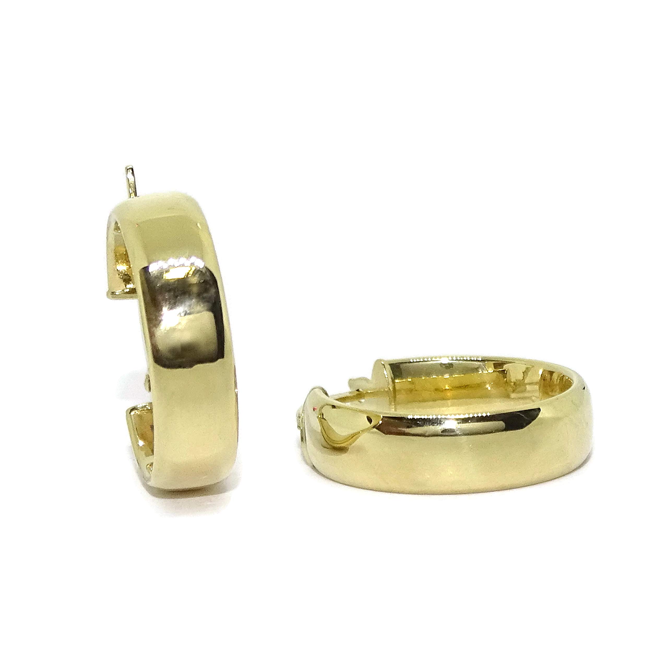 Small hoop earrings in 18k yellow gold, 5 mm wide and 1.8 cm outer diameter. Weight: 2 grams of 18k gold. Easy click closure.