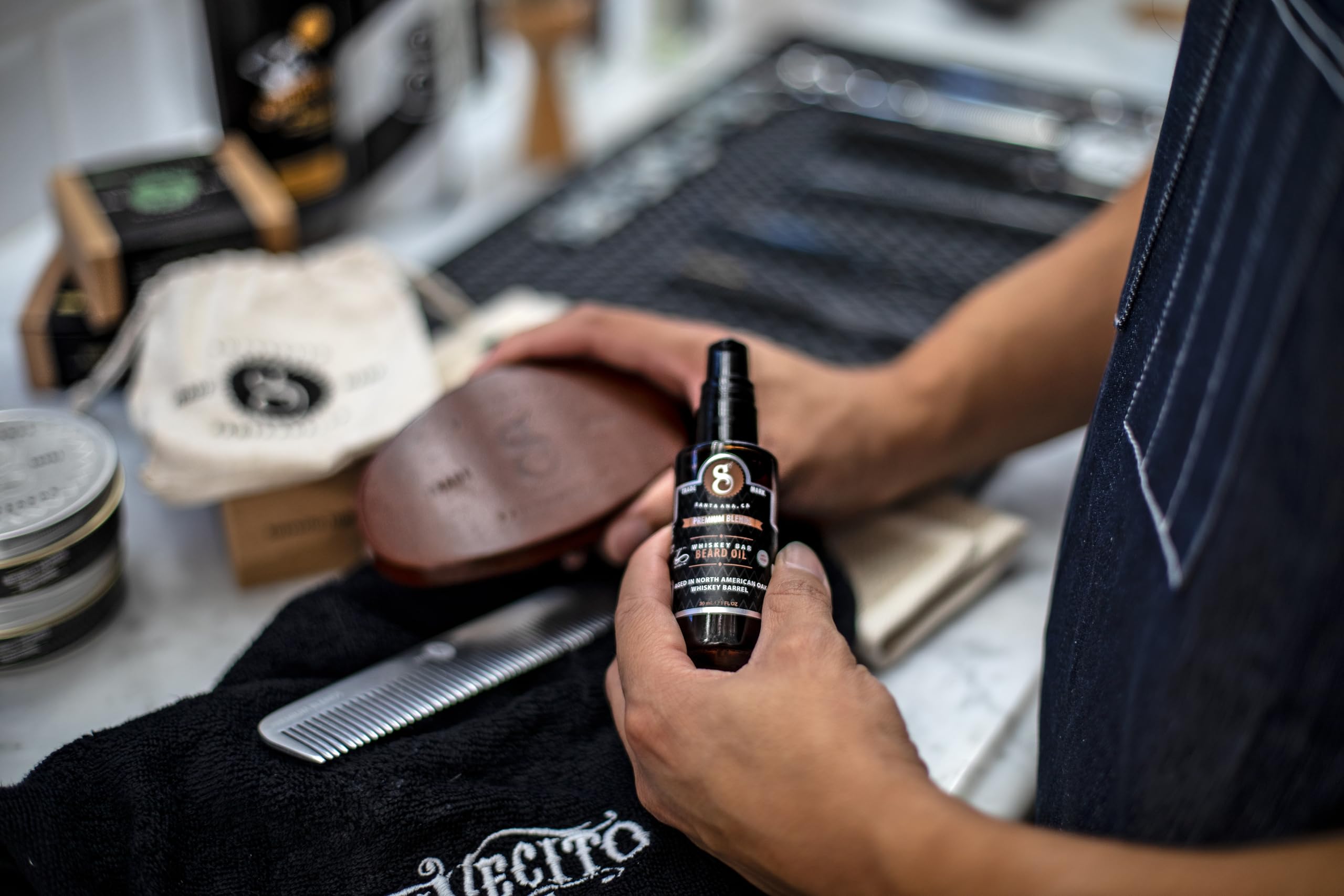 Suavecito Premium Blends Beard Oil - Leave-In Beard Conditioner For Softening Hair, Hydrating Skin, Eliminating Beard Dandruff, Healthy Beard Growth - Whiskey Bar Fragrance - 1 oz