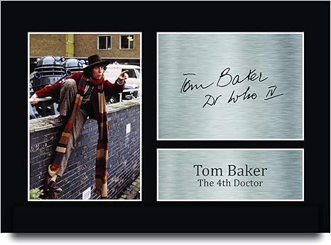 Amazon Co Jp Hwc Trading トム ベイカー ギフト サイン入り プリント サイン入り ドクター フー ギフト 写真 プリント ディスプレイ ホワイト ホーム キッチン