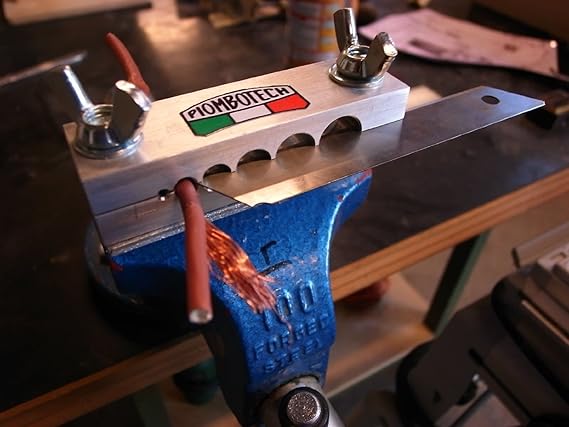 Manuelle Kabelschälmaschine M3, Kabelabisoliermaschine um Piombotech Italy Kupfer wiederzuverwerten.