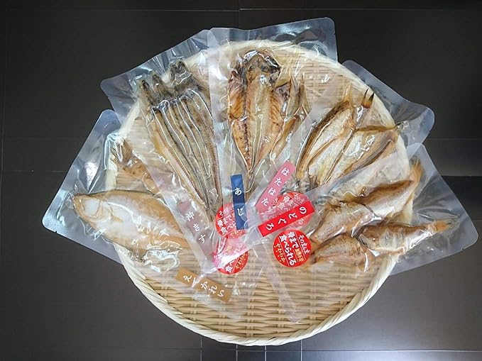 Amazon 山陰沖で捕れた5種類のお魚のセット 頭から骨まで丸ごと食べられる ギフト 魚の干物セット 詰め合わせ ノーブランド品 干物 燻製 通販