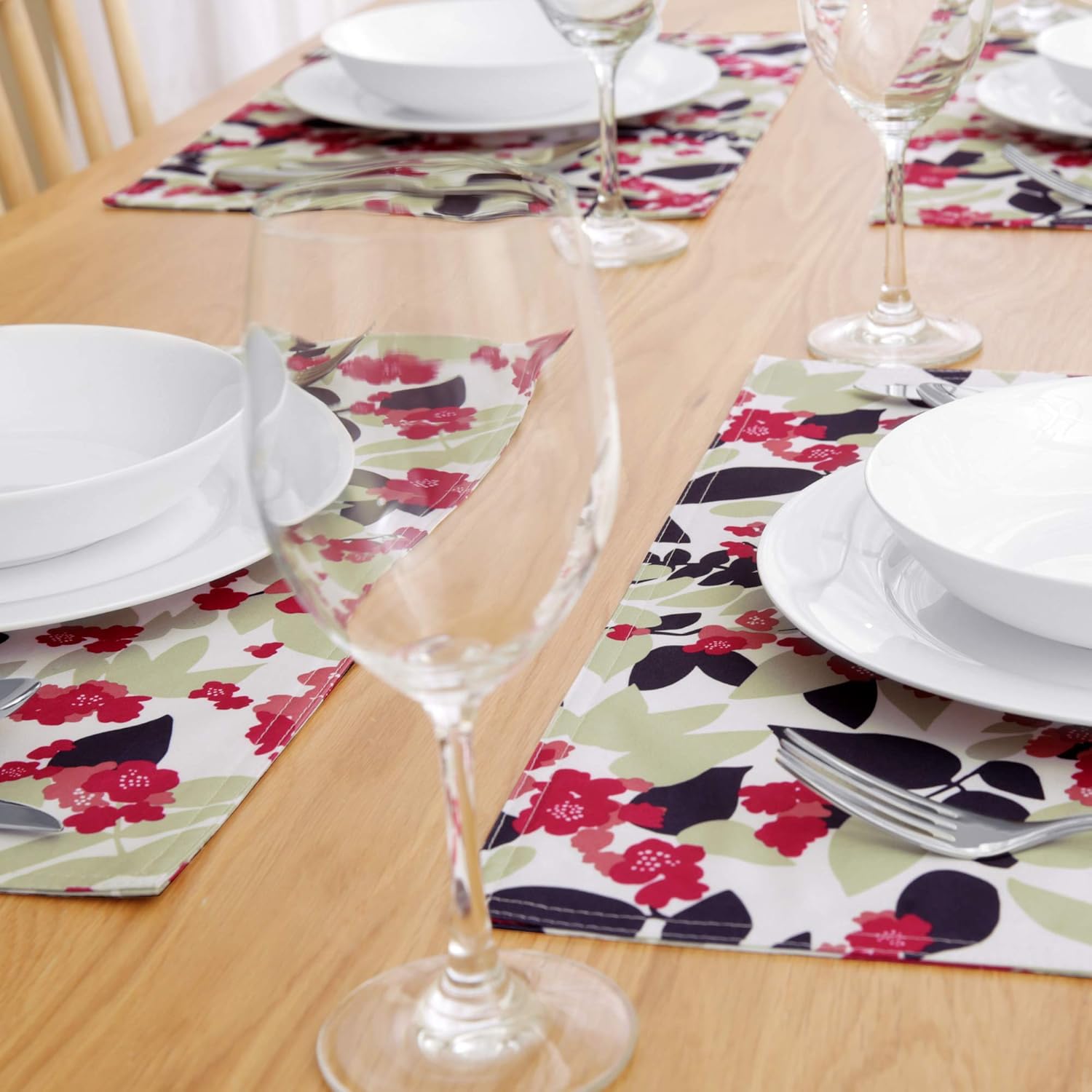 Deconovo Designer Series Water Resistant White Back Rectangle Placemats with Bright Rose Blossoms of Flowers Place Mats 12W x 18L Inch for Kitchen Dining Barbecue 4 Pieces Decoration: Kitchen & Dining
