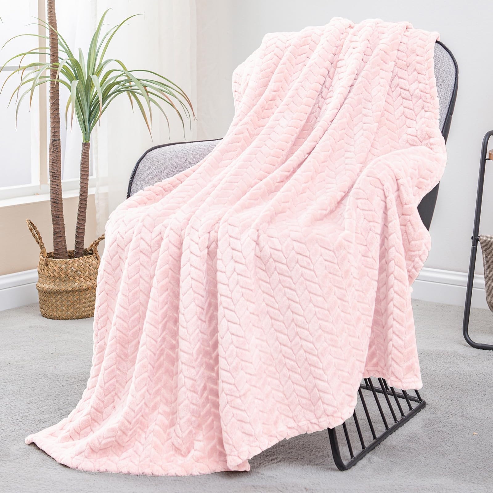 Exclusivo Mezcla Fleece Throw Blanket for Sofa and Bed, 127x178 CM Soft Cozy Jacquard Flannel Blankets, Lightweight Fuzzy Plush Warm Throws for All Seasons, Light Pink