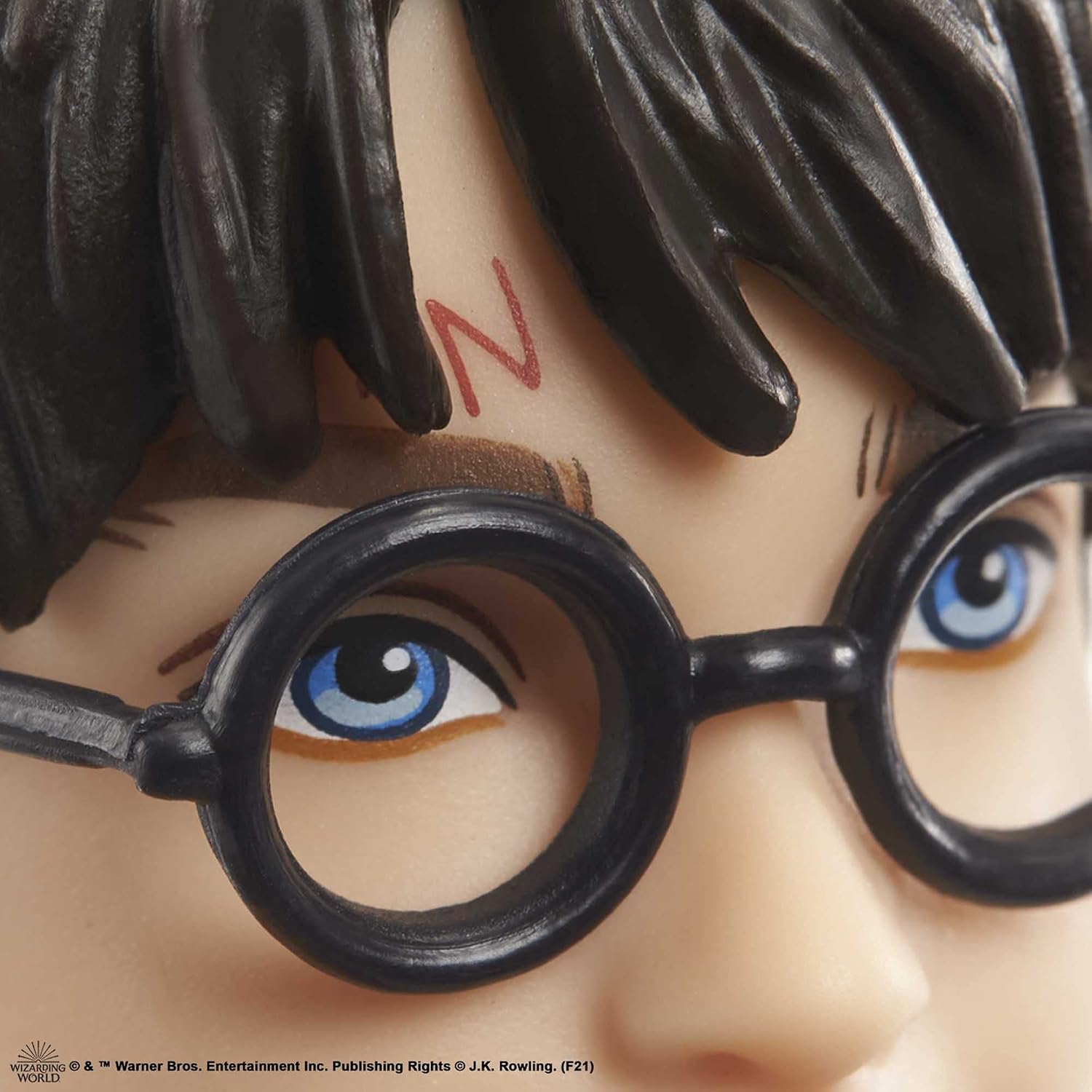 Harry Potter Collectible Platform 9 3/4 Doll (10-inch), Posable, Wearing Travel Fashion, with Hedwig, Luggage & Accessories - Image 4