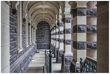 Wallario Premium Xxl Vliestapete Saulengang In Einem Bahnhof In