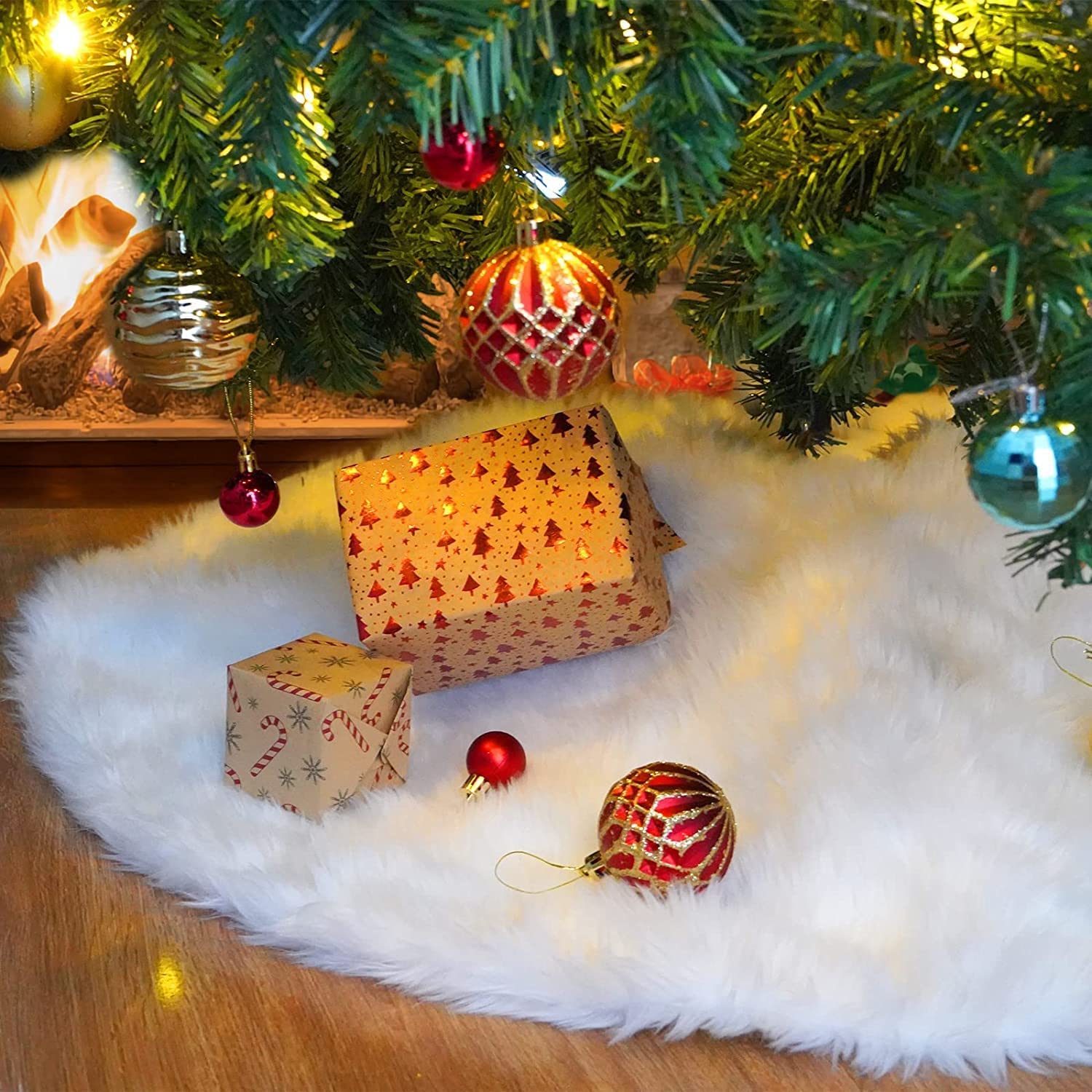 Foryo Christmas Tree Skirts, Faux Fur Large Plush White Round base Mat Xmas Decorations for Your Christmas Tree - Fits Any Size Tree (White-36inch)