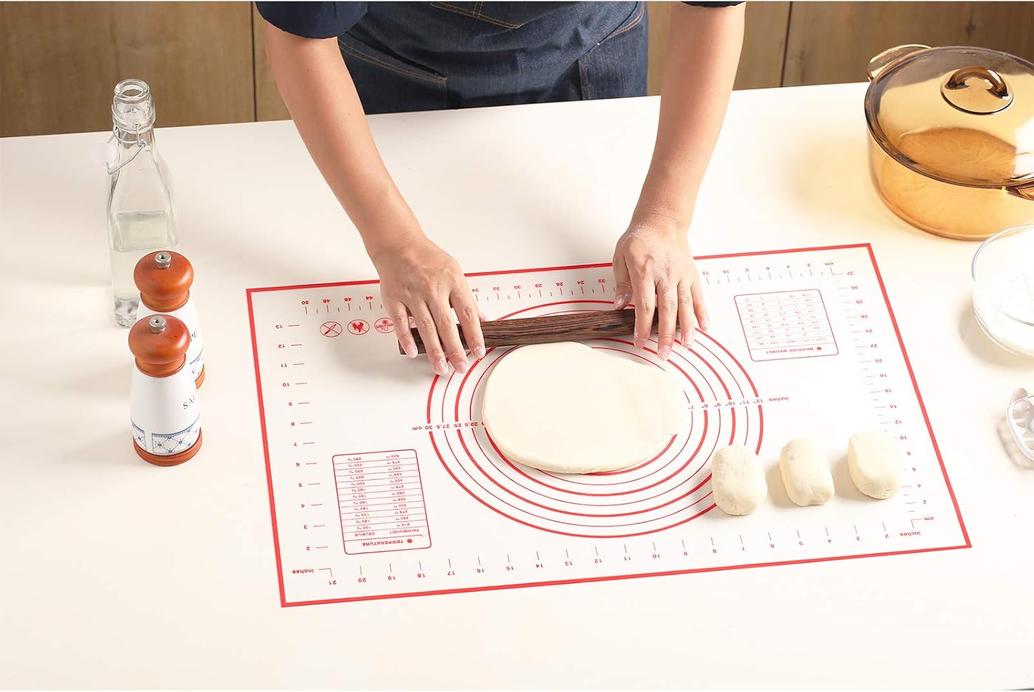 BESORICH Silicone Baking Mat with Measurement Counter Mat, Dough Rolling Mat, Pizza and Cookies and Easy Clean Pastry Mat, 16 x 24 Inches - Red: Kitchen & Dining