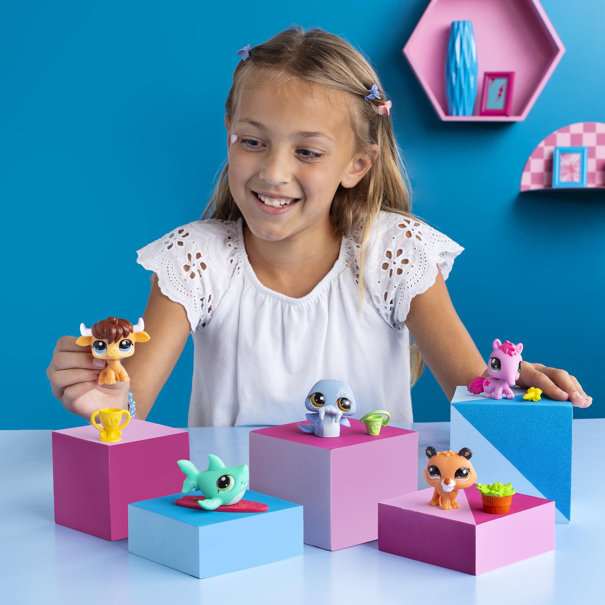 Littlest Pet Shop 18 Pets Collector Set, Pet Surprise Display - Gen 7, Pets #1 - #18, Authentic LPS Bobble Head Figure, Collectible Imagination Toy Animal, Kidults, Girls, Boys, Kids, Tweens Ages 4+
