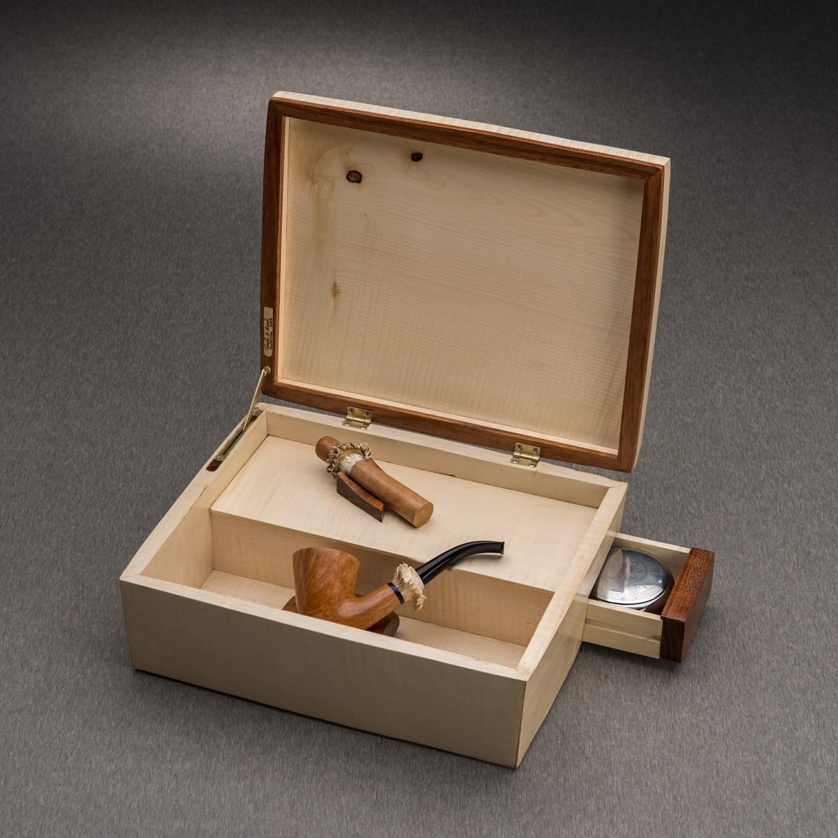 Smoking box, Smoky Silver