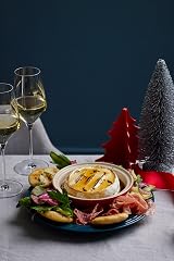 Le Creuset Camembert Baker Cerise Stoneware 71019580600000 view 9