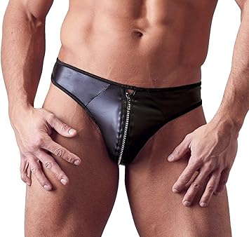 homme avec un string