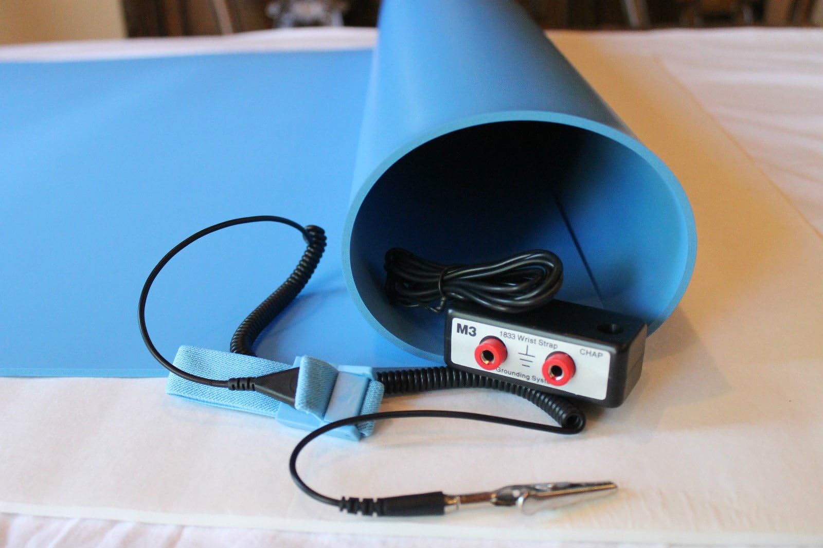 3 Layer ESD Anti Static Vinyl Mat Kit with Dual Bench Grounding/Wrist Strap (24" x 48") - Blue