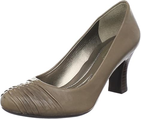 naturalizer taupe pumps