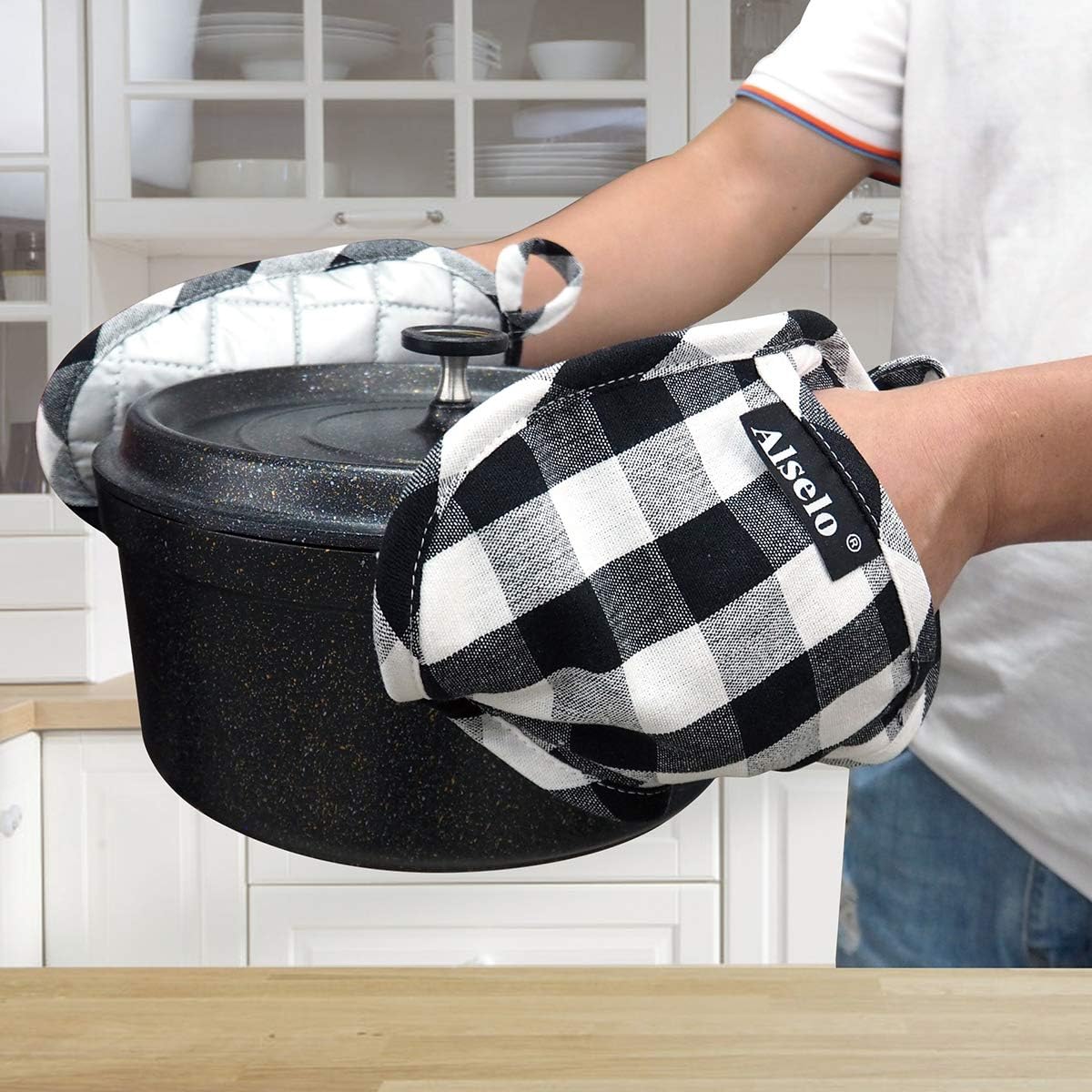 Alselo Pot Holder Set of 5 Heat Resistant Potholder, Professional Baking Food Safe Hot Pat Cotton with Silver-Plated for Kitchen Cooking Barbecue (Black/White, 5): Kitchen & Dining