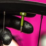 Muc-Off Tubeless Valves V2 7075 Aluminium Presta 60mm Green with Core Tool view 3