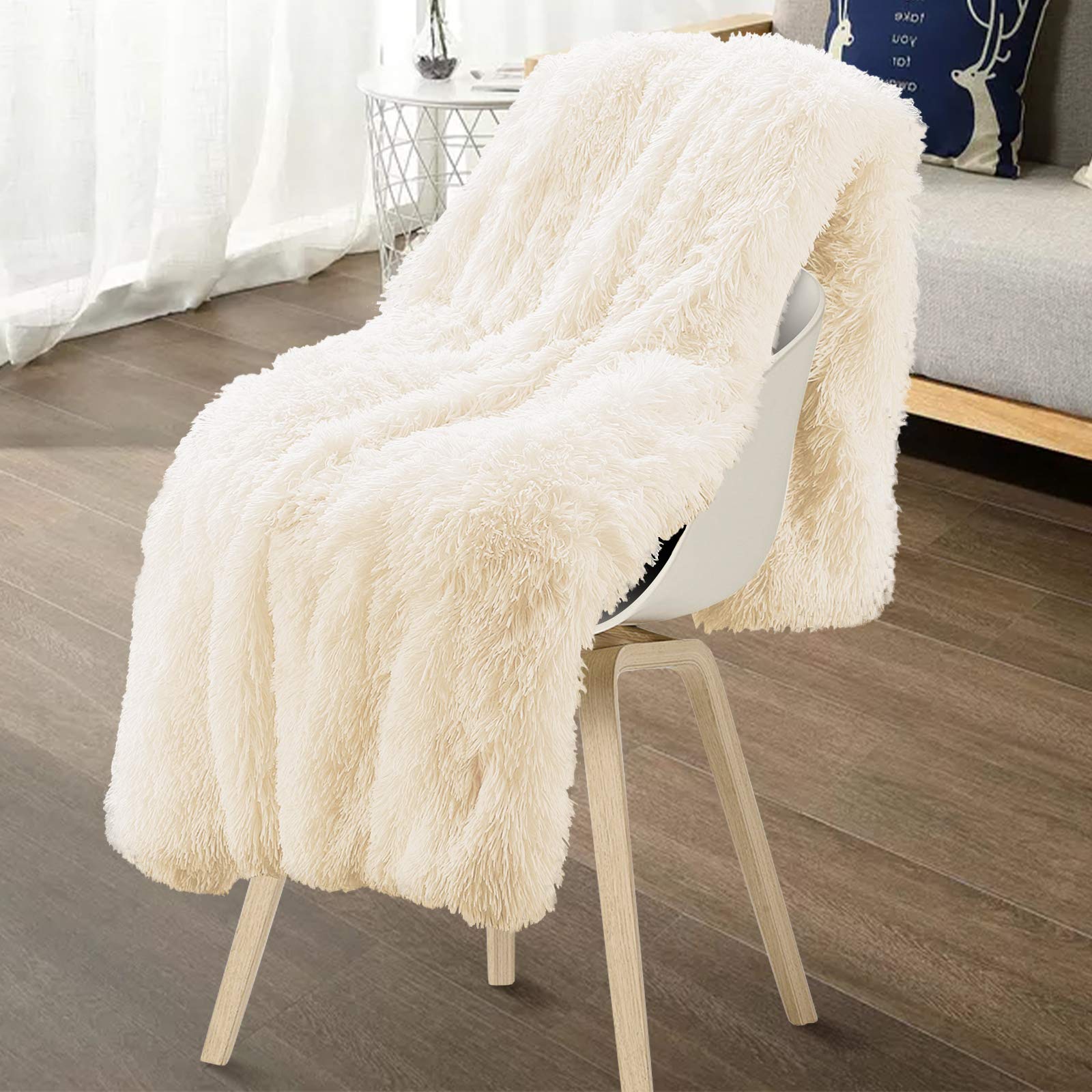 Ewolee Faux Fur Throw, Super Soft Large Fluffy Throw Blanket, Long Shaggy Faux Fur Blanket Warm Cozy Throw for Sofa Bed Couch Chair Decoration 200 x 160cm (Cream White)