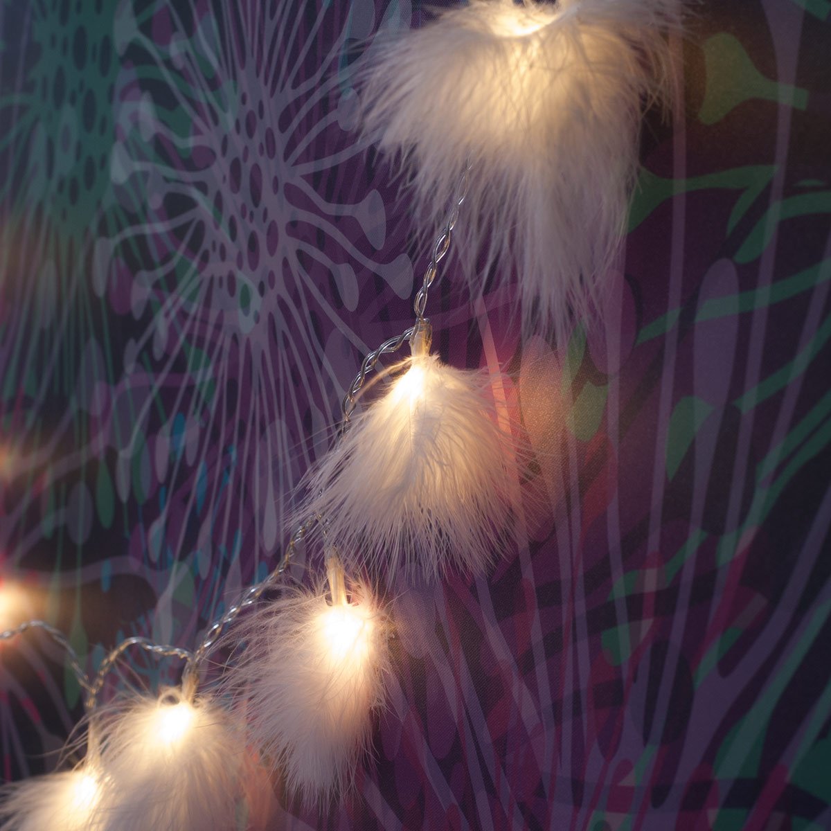 Qbis Feather Lights with Warm White LEDs and White Feathers. Valentine’s Day Fairy Lights. Battery Operated with on/Off/Timer Modes. Bedroom Fairy Lights (Feather String)