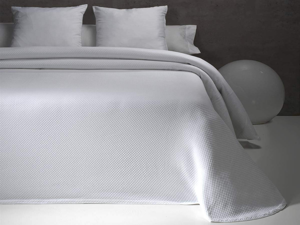 JAVIER LARRAINZAR Bouti Quilt, White, 230 x 270 cm