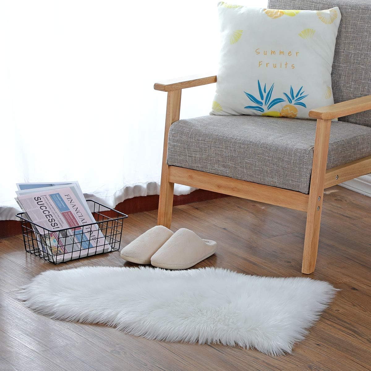 HLZDH Faux Fur Sheep Doormat Rug Non-Slip Luxurious Soft Artificial Wool Carpet for Living Room Bedroom Bathroom Sofa Chair Cushion (White