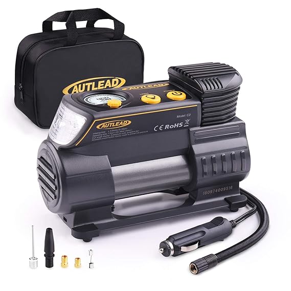AUTLEAD Luftkompressor, 12V DC Tragbar Digitale Auto-Luftpumpe Reifen Inflator with LED-Taschenlampe, 4 Autodüsenadapter für 