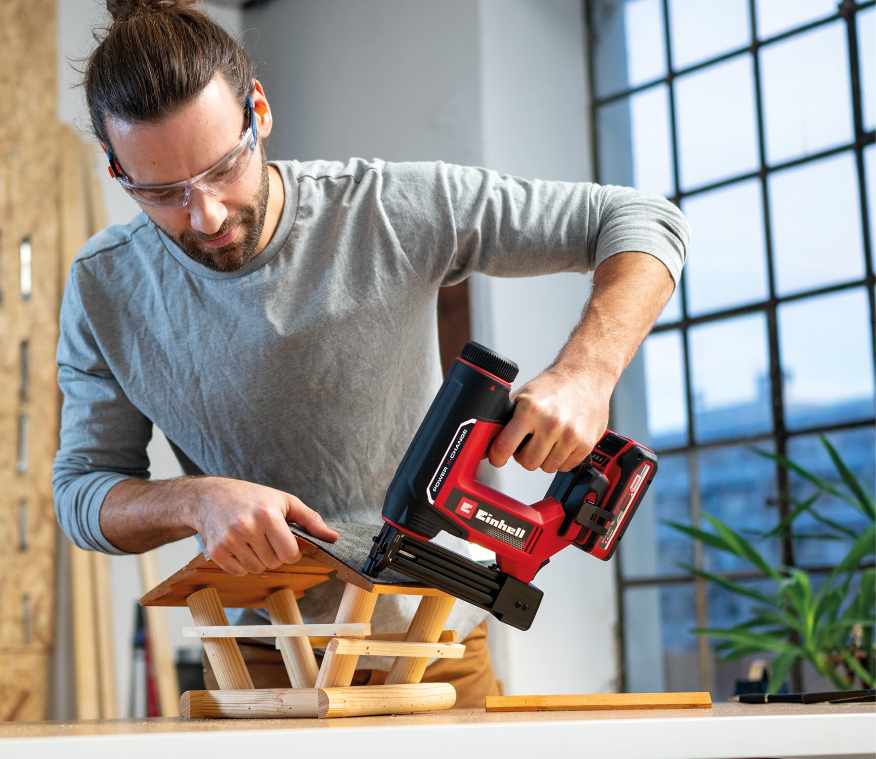 Einhell Akku-Nagler / -Tacker TE-CN 18/32 Li - Solo Power X-Change (18 V, 20 Schläge/min, max. 25 mm Klammern, max. 32 mm Nägel, inkl. je 300 Klammern & Nägel, ohne Akku) 4