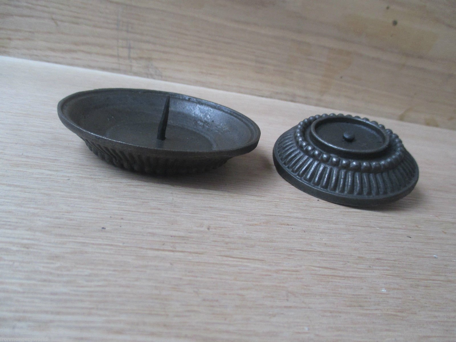 IRONMONGERY WORLD® Antique Iron CAST Iron Old Country Vintage Victorian Candle Holder Plate Mantle Ornament (Small ONLY)