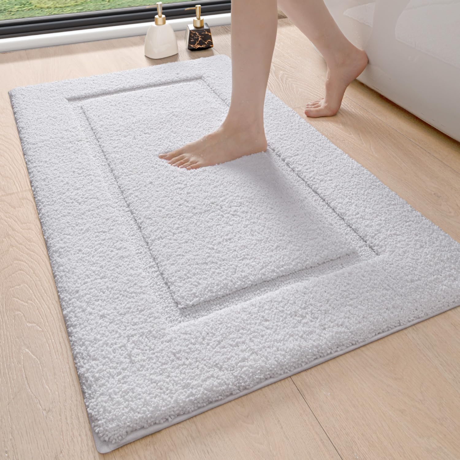 DEXI Bath Mat 60 x 110 cm, Absorbent Bathroom Mats with Non Slip Backing, Machine Washable Rug for Shower Floor, White