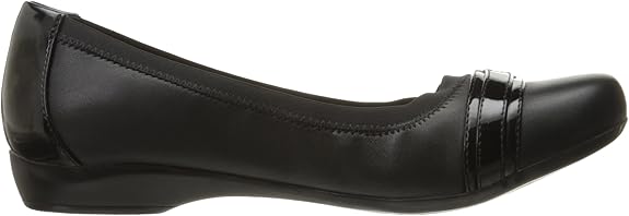 clarks women's kinzie light loafer flat