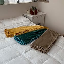 LOMAO Flannel Blanket with Pompom Fringe