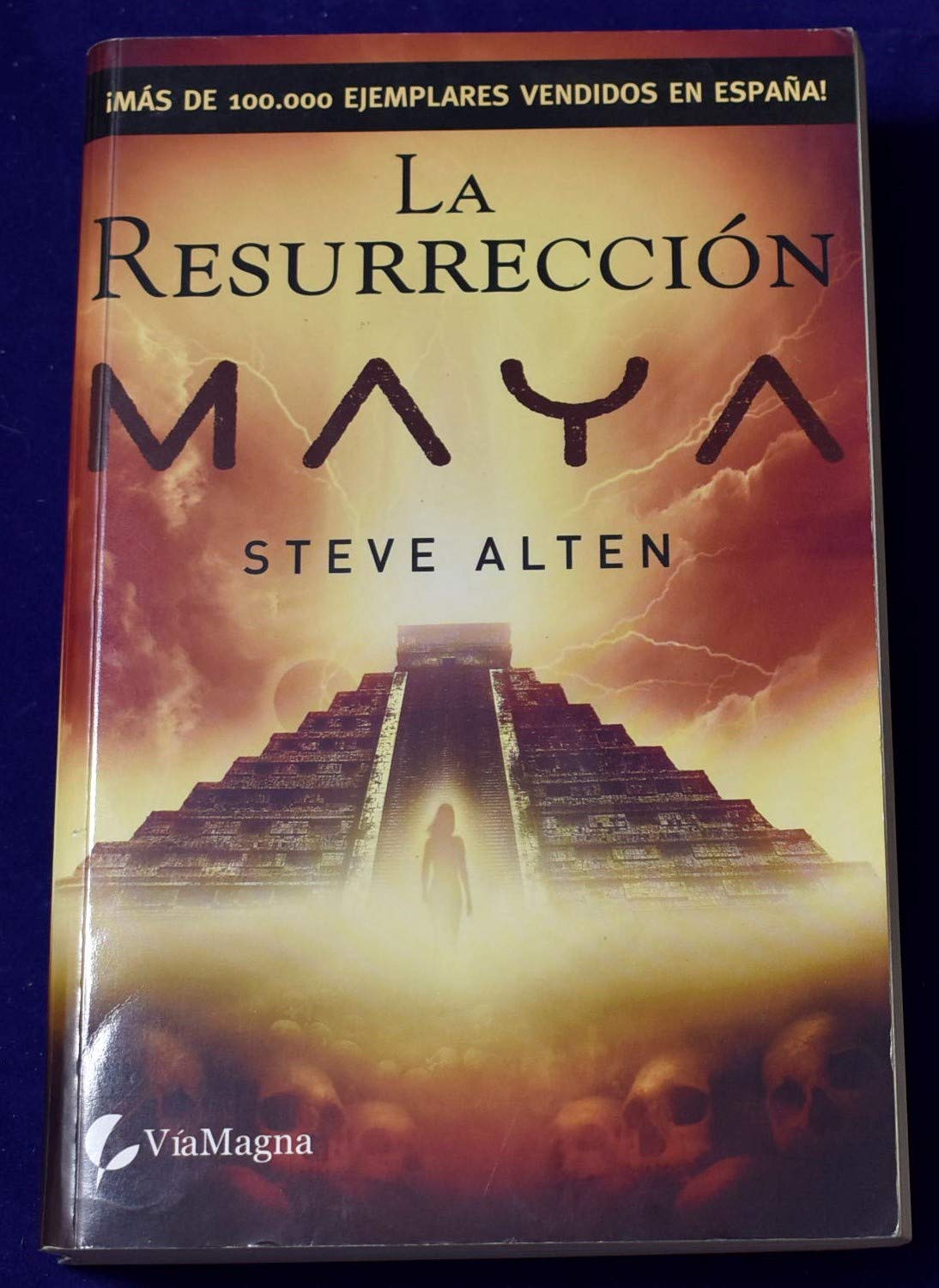 Portada de La resurrección maya