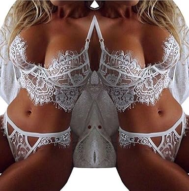 mujeres en lenceria de encaje blanco