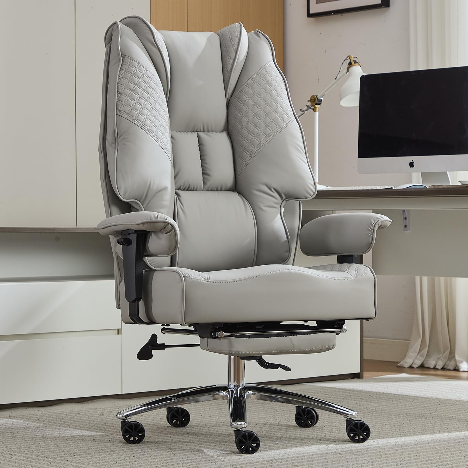 EXCEBET Silla de oficina grande y alta, asiento de 400 libras de ancho, silla de oficina ejecutiva de cuero con respaldo alto con reposapiés, sillas ergonómicas, soporte lumbar para aliviar el dolor de espalda baja (gris claro)