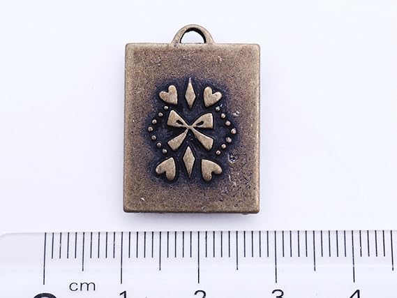 Amazon 紗や工房 トランプクイーンチャーム 長方形 約25x18mm 1個 金古美 カン付き アクセサリーパーツ ハンドメイド チャーム アクセサリートップ 通販