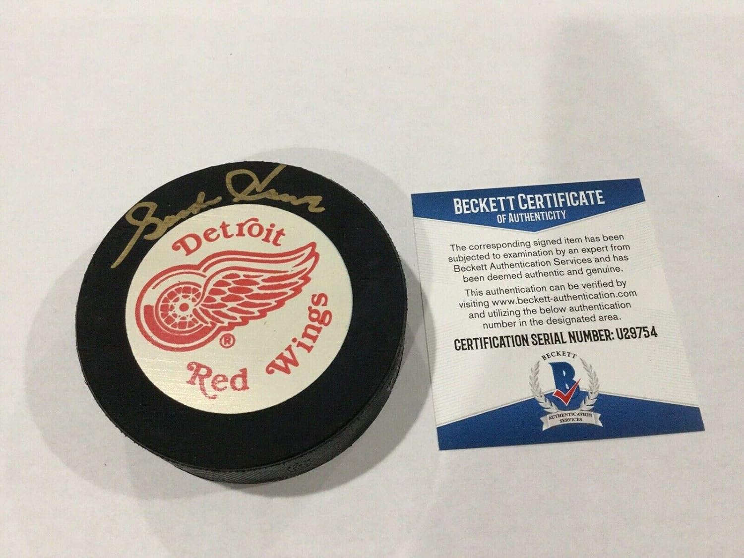 gordie howe signed puck