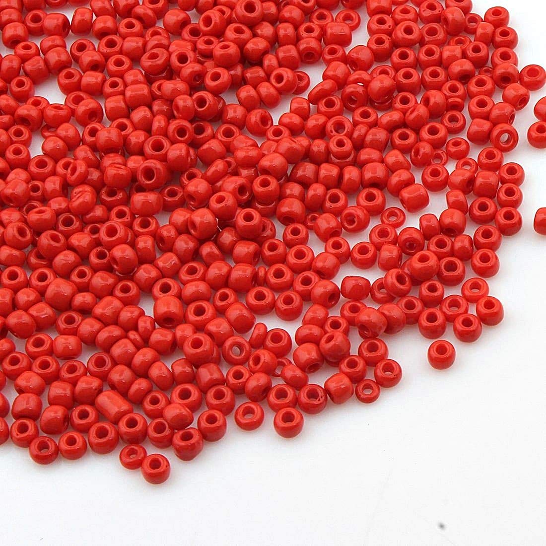 Pack of 1100 Glass Seed Beads 4 mm, 6/0, Pony Beads, Clear Mini Children's Beads, Seed Beads, Choice of Colours (Red Opaque)