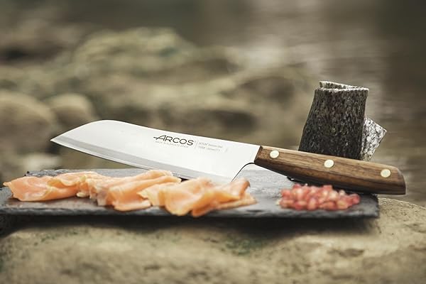 ARCOS SANTOKU KNIFE 7 INCH STAINLESS STEEL. JAPANESE KITCHEN KNIFE FOR FISH, MEAT AND VEGETABLES. OVENGKOL WOOD HANDLE 100% NATURAL FSC AND 190MM BLADE. SERIES NORDIKA. COLOR BROWN.