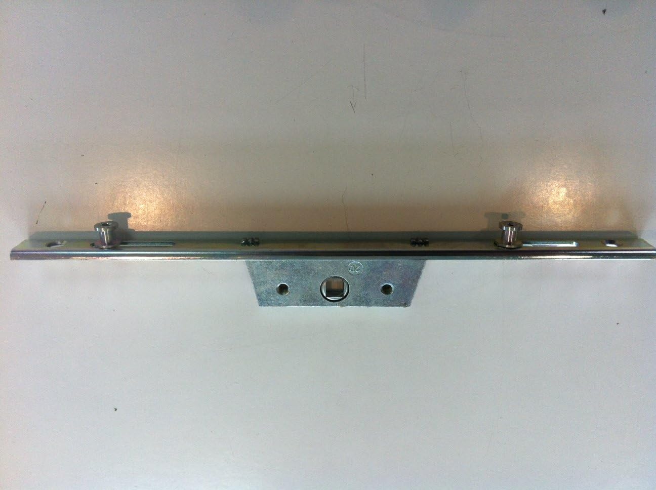 AVOCET UNIVERSAL OFFSET ESPAG ROD 20MM BS 8MM CAM 250MM LENGTH(16MM URAIL WIDTH) FOR UPVC WINDOWS